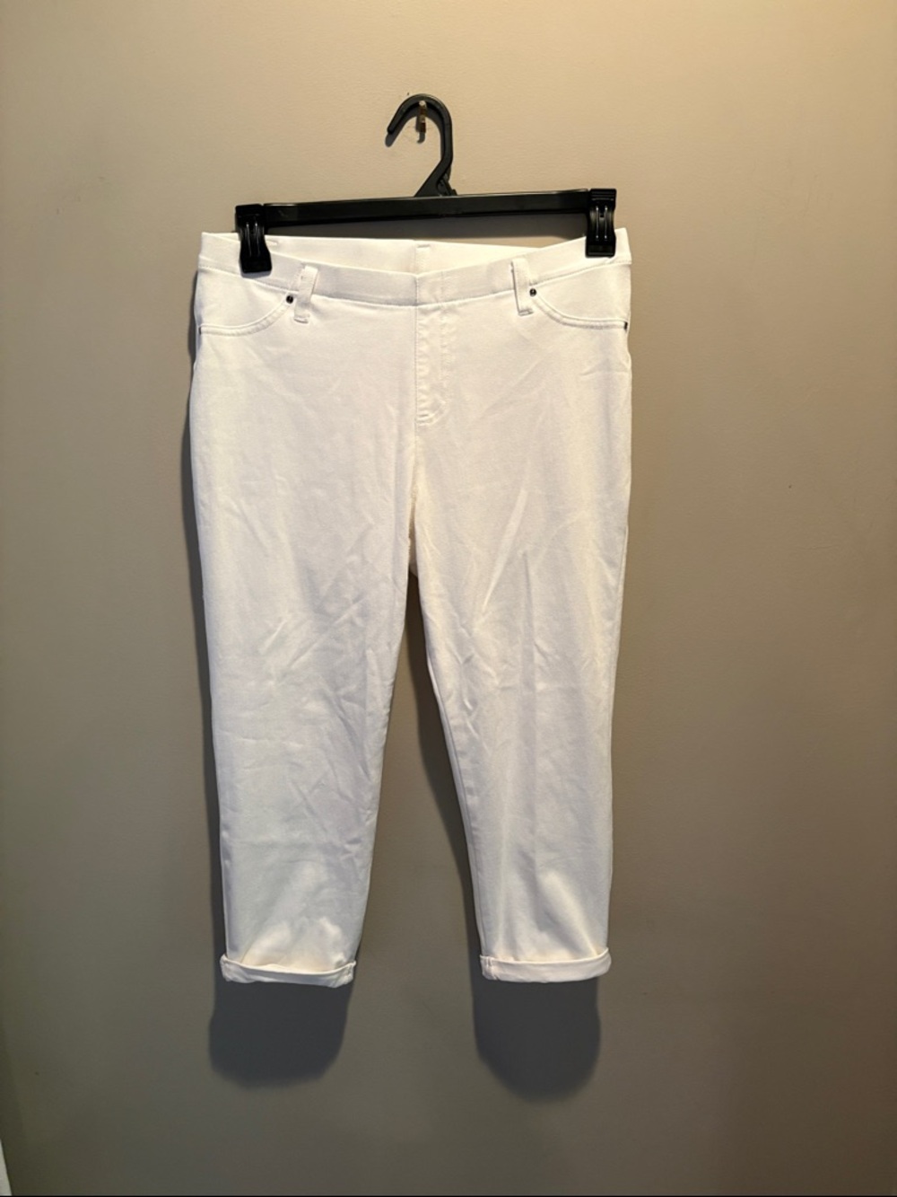 Women’s White Capris Stretch Pull-On Capri Pants